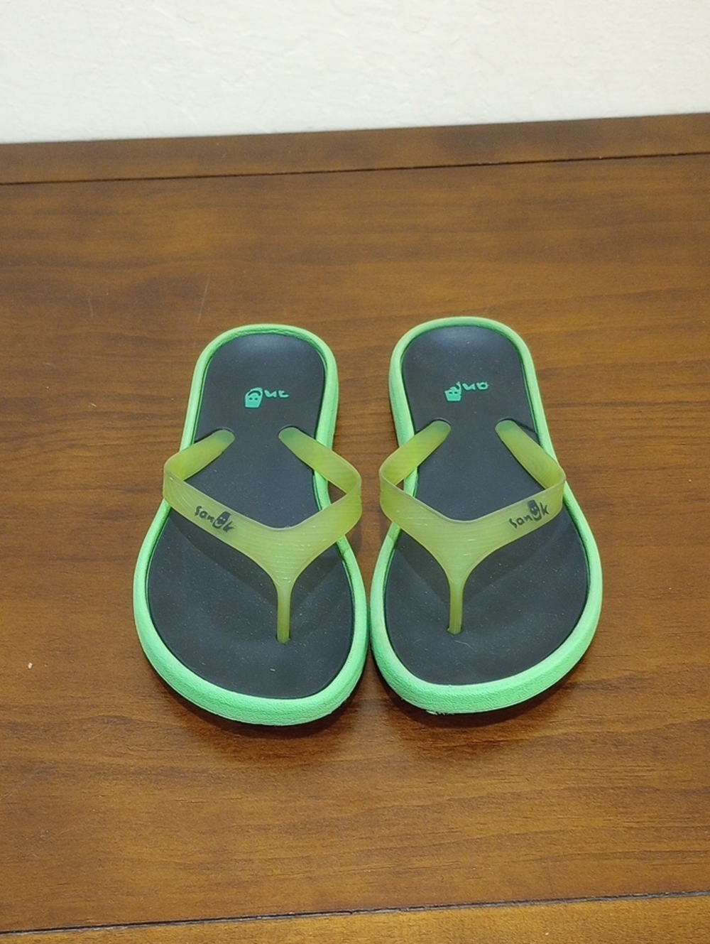 Sanuk Green Flip Flop Sandals